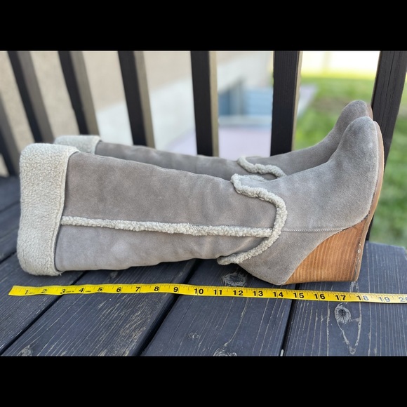 Victoria’s Secret 3.5 wedge neutral boots Sz 6 - Picture 5 of 12